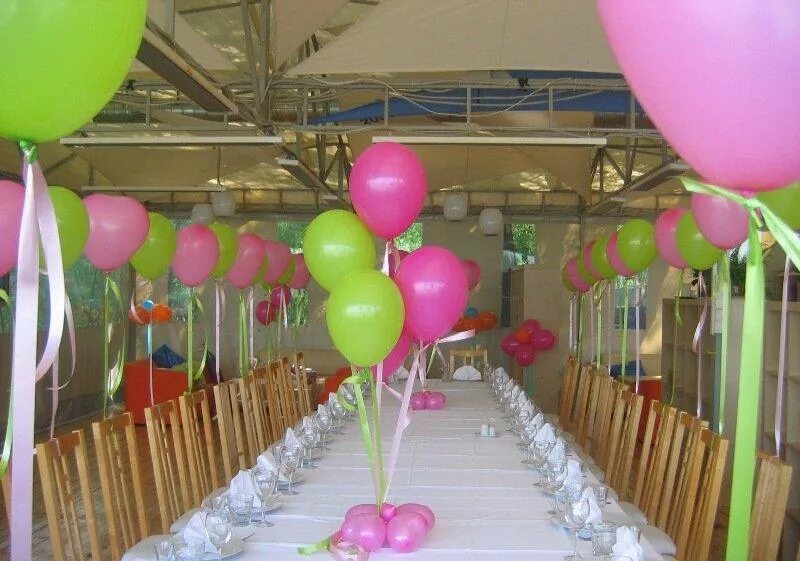 Как писать шаров. Украшение стола шарами. Фонтан из воздушных шаров. Украшение стола шарами на день рождения. Воздушные шары на столе.