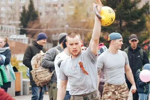 Участник поднять