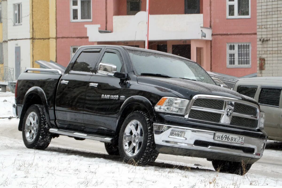 Ram россия. Додж 71 пикап. Dodge Ram парковка в городе. Russian dodge Ram годовщина.