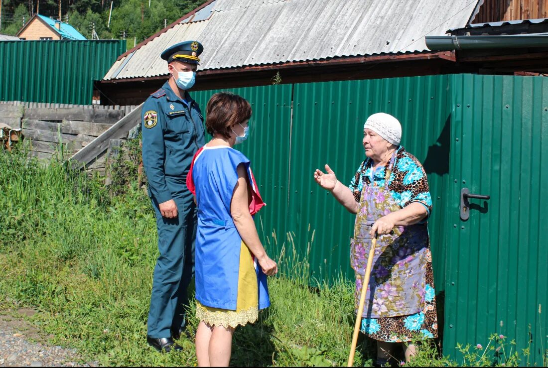 Погода в горно алтайске на сегодня. Подворовой обход МЧС. Обход домов. Подворовые обходы по пожарной безопасности. Подворовой обход населения по пожарной безопасности.