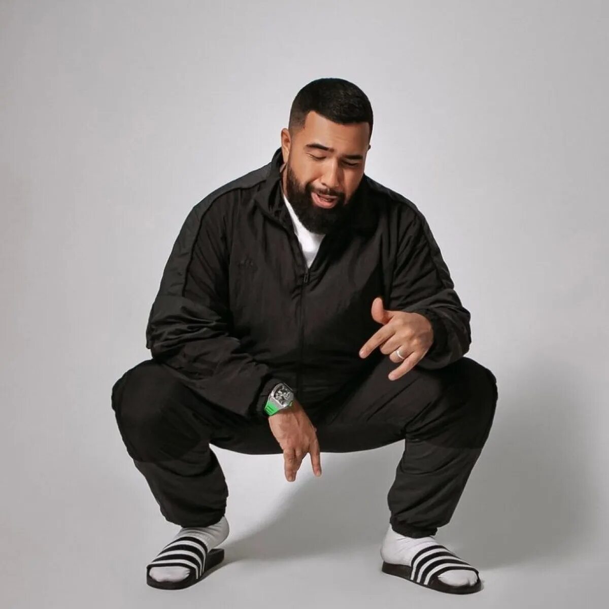 Рэпер джа. Рэпер джа. Казахстанский рэпер jah khalib. Бахтияр мамедов jah khalib. Jah khalib фото.