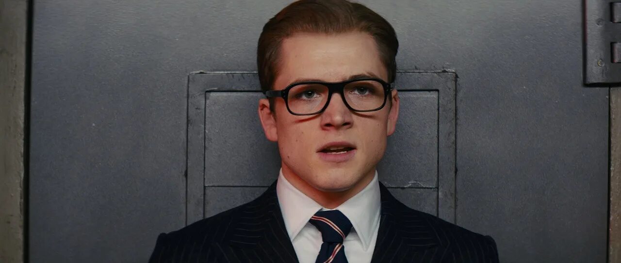 Секретная служба торомицу. Тэрон Эджертон Kingsman: секретная служб. Терон Эджертон кингсмен. Терон Эджертон секретная служба.