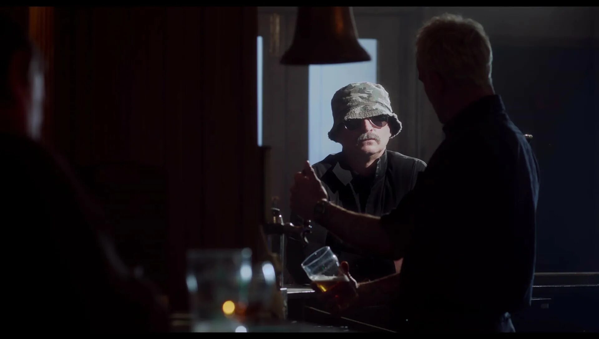 Фрэнсис бегби на игле 2. Юэн макгрегор на игле. Трейнспоттинг на игле 2 2017. Т2 трейнспоттинг на игле. Юэн макгрегор трейнспоттинг.