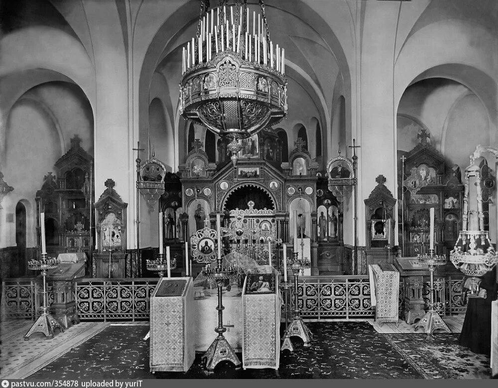 Алтарь в храме. Маленький храм без алтаря 7 букв. Сретенский монастырь алтарь. Алтарная преграда византия. Храм сретенского монастыря в москве.