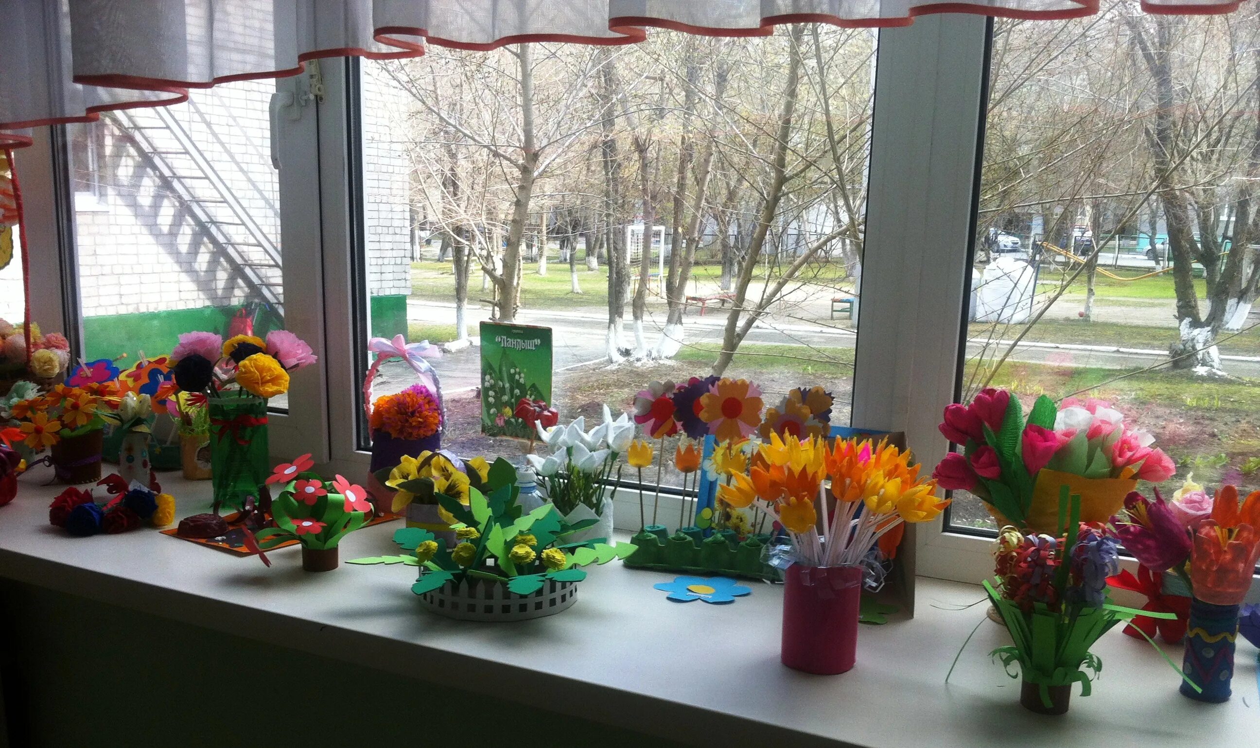 весенние цветы в детском саду. весенние цветы в детском саду. клипарт весенние цветы на прозрачном фоне. весенние цветы в детском саду. букет весенних цветов для детей.