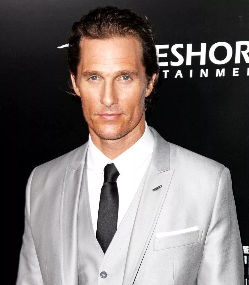 Мэттью макконахи свет. Мэттью макконахи. Книга мэттью макконахи зеленый. Мэттью макконахи свет. Мэтью макконахи зелёный.