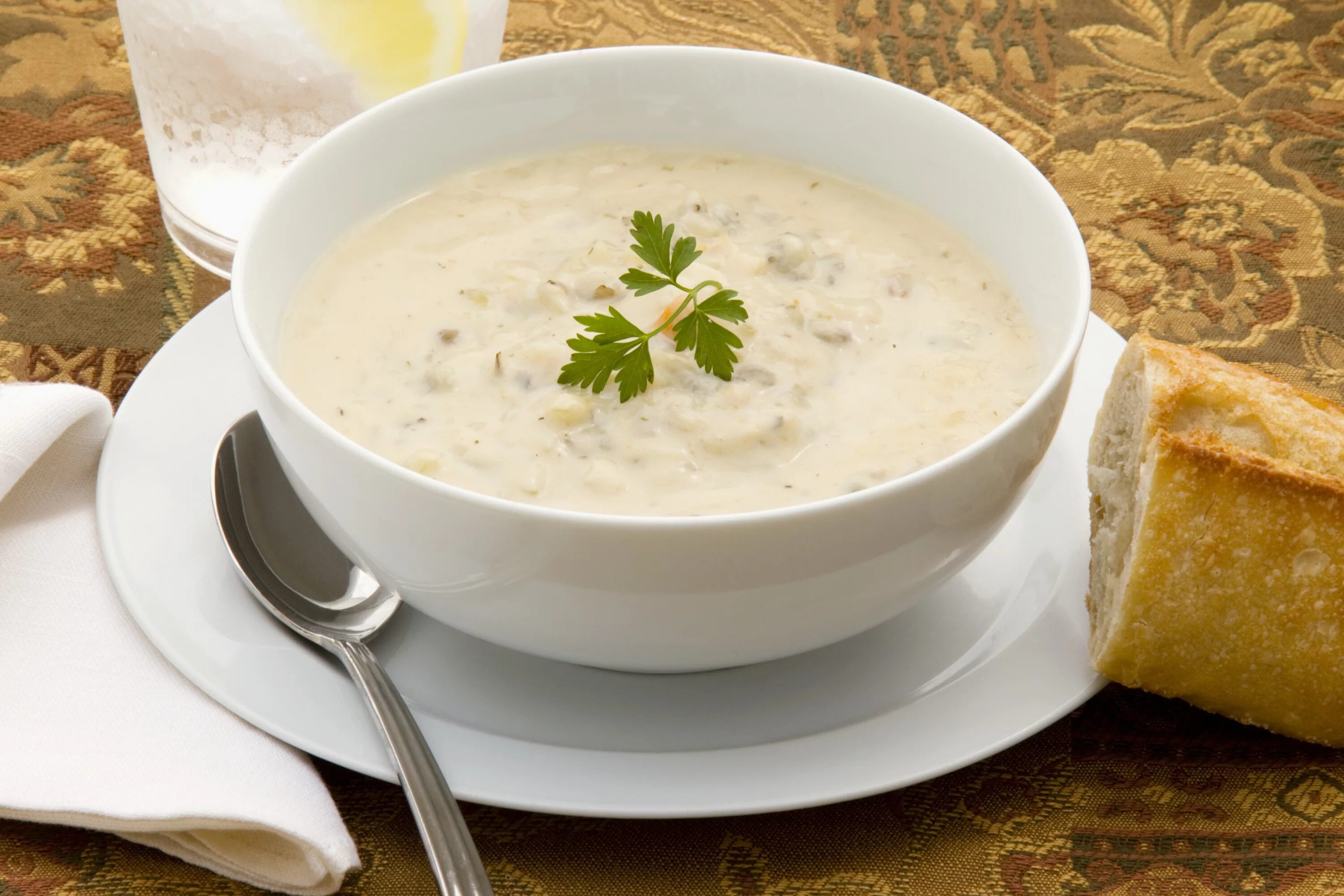 Суп пюре из курицы со сливками. Кремовый куриный суп (cream of chicken). tavuksuyu corba. сливочный суп с курицей. куриный крем суп.