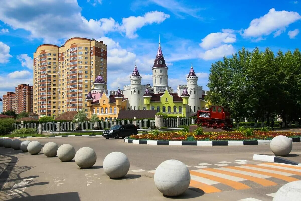 Совхоз имени ленина сейчас. Поселок совхоза им ленина московская область. детский сад в совхозе им ленина замок детства. сад замок совхоз имени ленина. совхоз имени ленина садик замок.