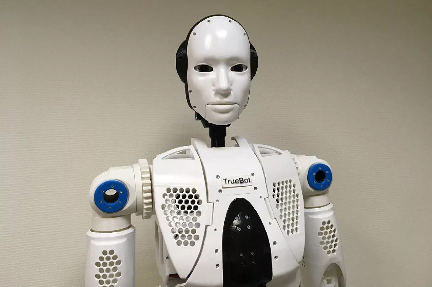 Самого дорогого робота. Робот. Робот человек игрушка. Голова робота. Роботы ростом с человека.