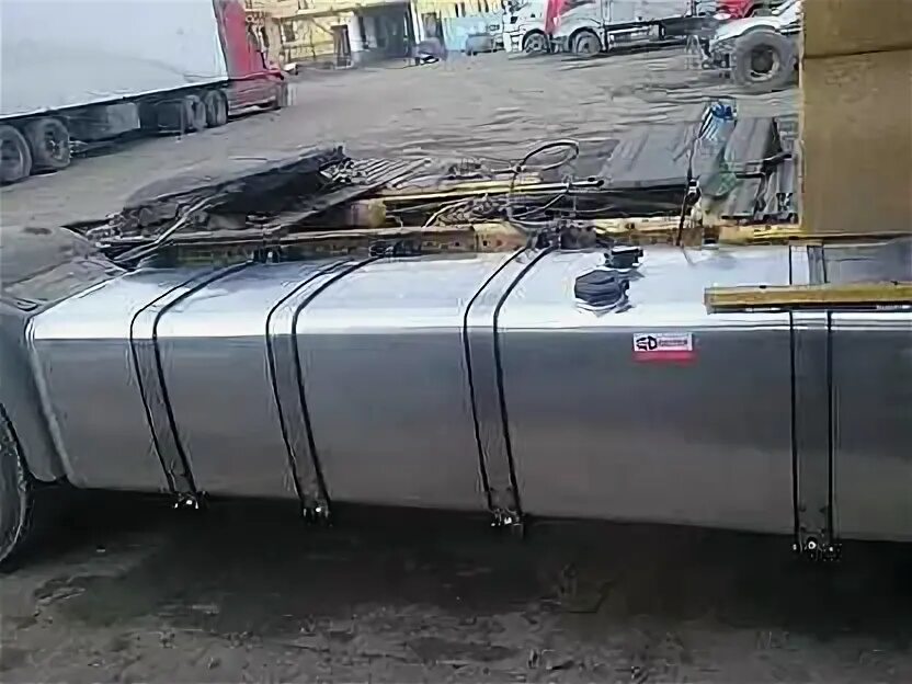 Howo топливный бак. Топливный бак scania. Бак скания 450 литров. Очиститель алюминиевых баков грузовиков. Алюминиевый бак топливный volvo fh12.