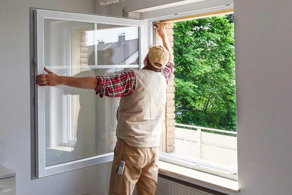 Окна пвх. Монтажник пластиковых окон. Монтаж пластиковых окон. Монтаж металлопластиковых окон. Монтаж окон.