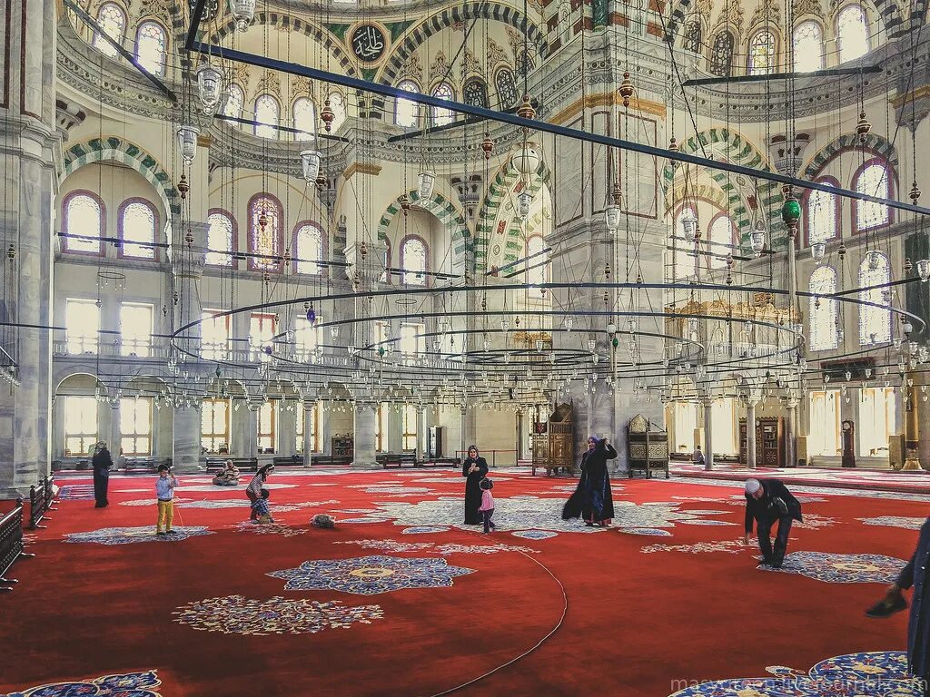 Мечеть фатиха в стамбуле. Мечеть завоевателя Стамбул. Мечеть Фатих мечети Стамбула. Мече́ть «Фати́х» или мече́ть завоевателя в Стамбуле. Мечеть Фатиха, завоевателя.