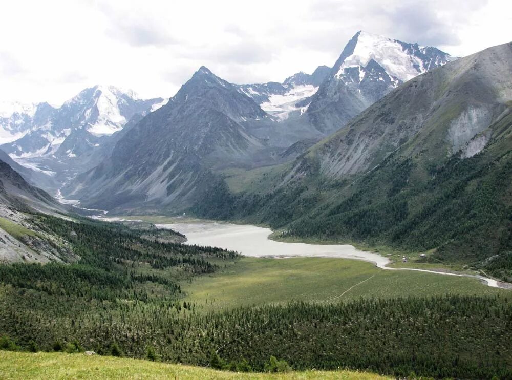 Жизнь в горах. Горные условия. Горные условия. Горные вершины алтая. Горные условия.