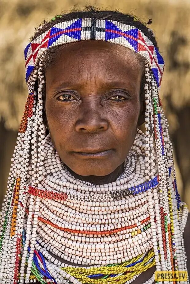 Женщины из племени. Африканские ангольские племена. Африканское племя с голубыми глазами.