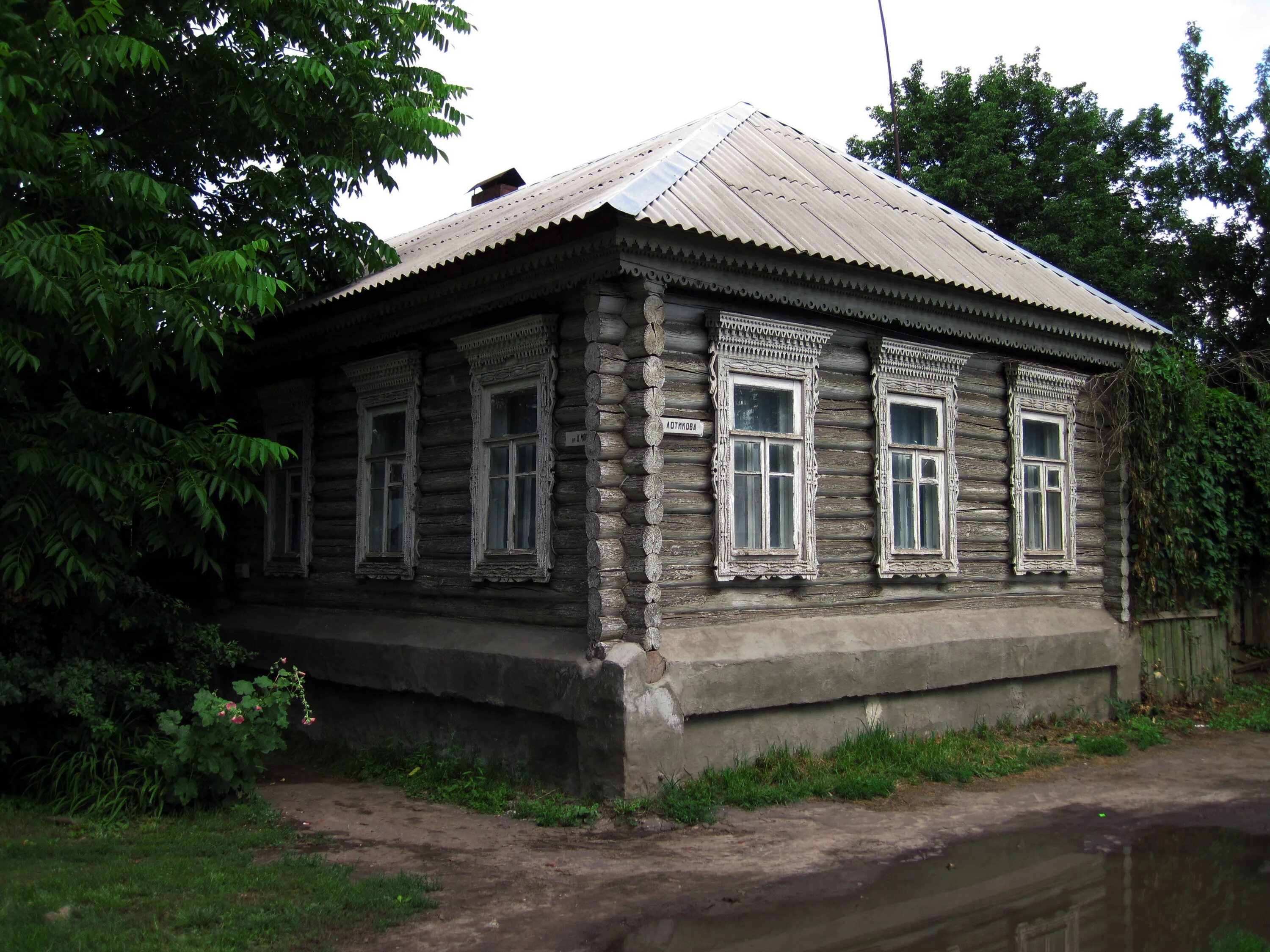 старый частный дом.
