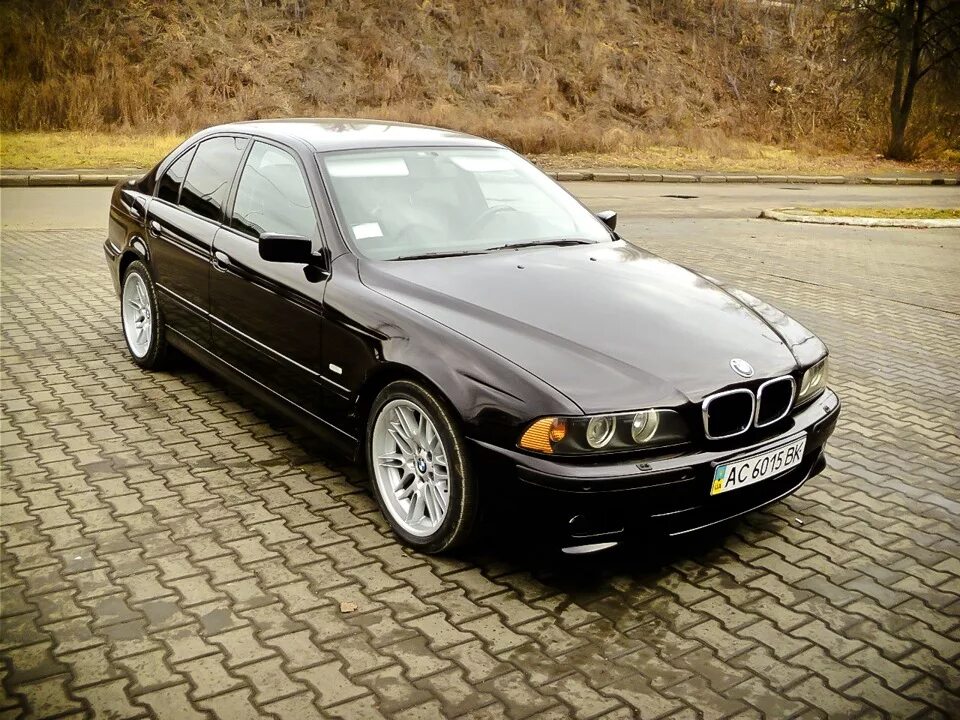 Бмв 98 года. БМВ 5 39 кузов. BMW e39 2000 525. БМВ е39 2000. БМВ 5 кузов е39.