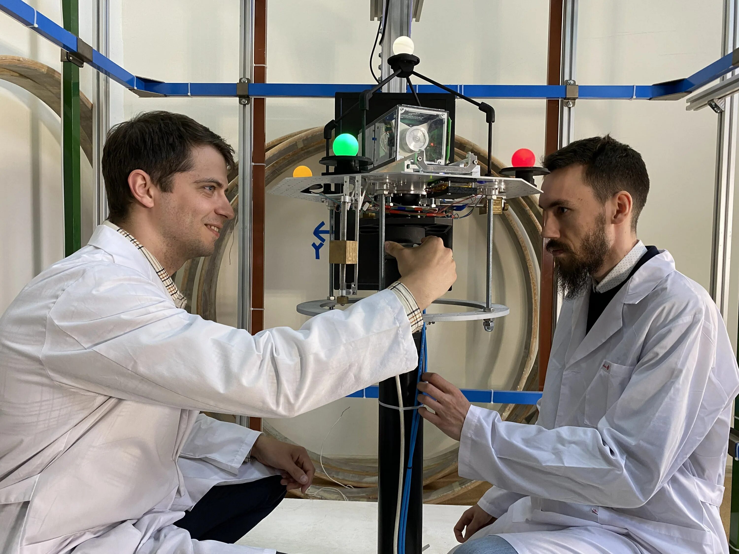 Несколько научно исследовательских. Лаборатория исследования. Космонавты самарской области. Несколько научно исследовательских. Несколько научно исследовательских.