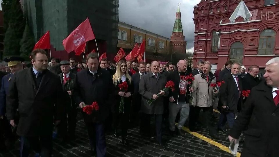 День памяти ленина. Бюст ленина памятник. Ленин новости сегодня. Ленин и комсомольцы. Ленин в мавзолее 2021 внутри.