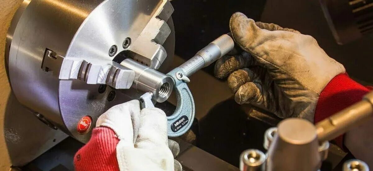 Токарная обработка. Услуги токарных работ. Услуги токарных работ. Токарь фрезеровщик. Токарь деталь.