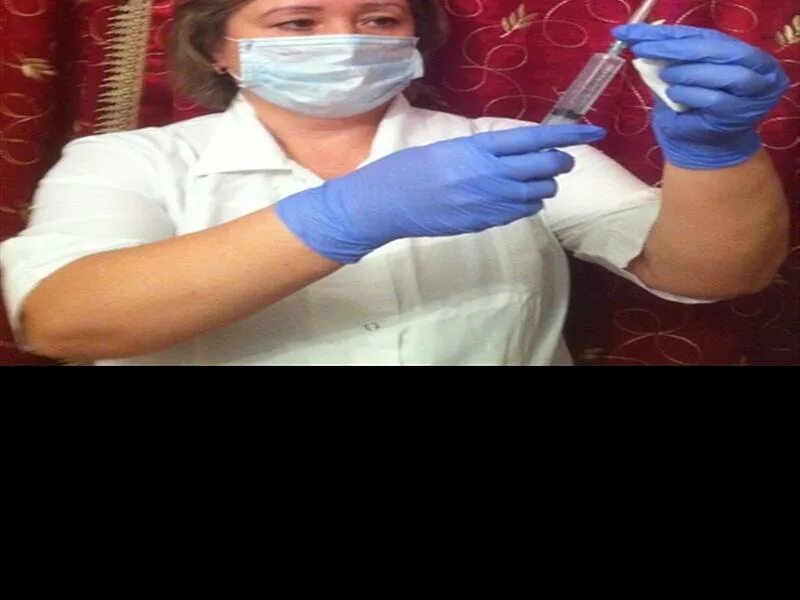 Уколы на дому. Медсестра на дом уколы капельницы. Врач с капельницей. Инъекции на дому. Дети медики.