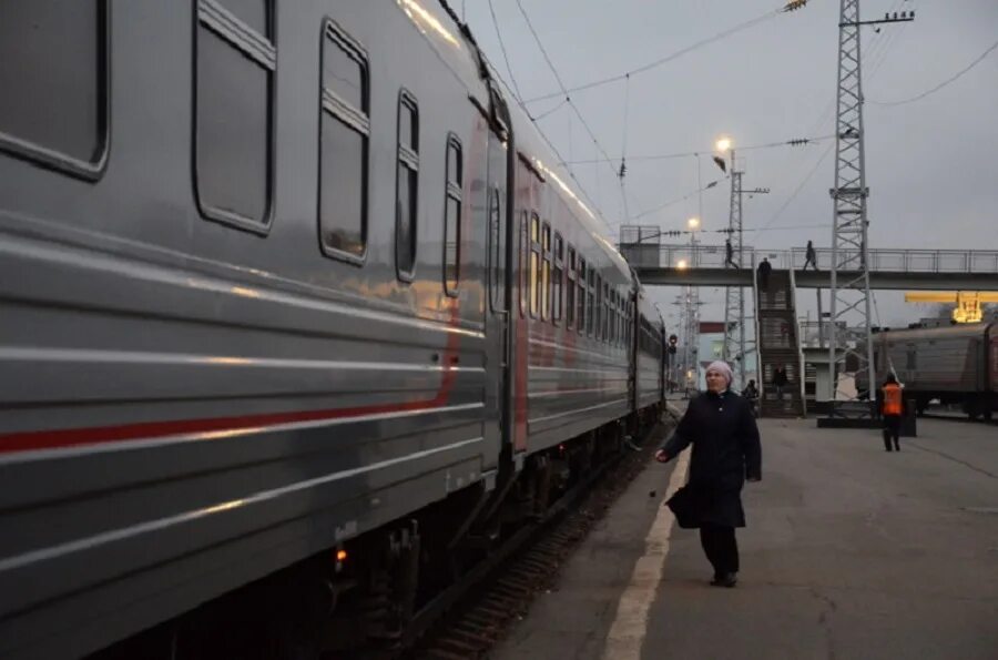 Поезд Вятка Киров. Поезд РЖД Киров. Поезд Вятка Москва Киров вагоны. РЖД Киров.