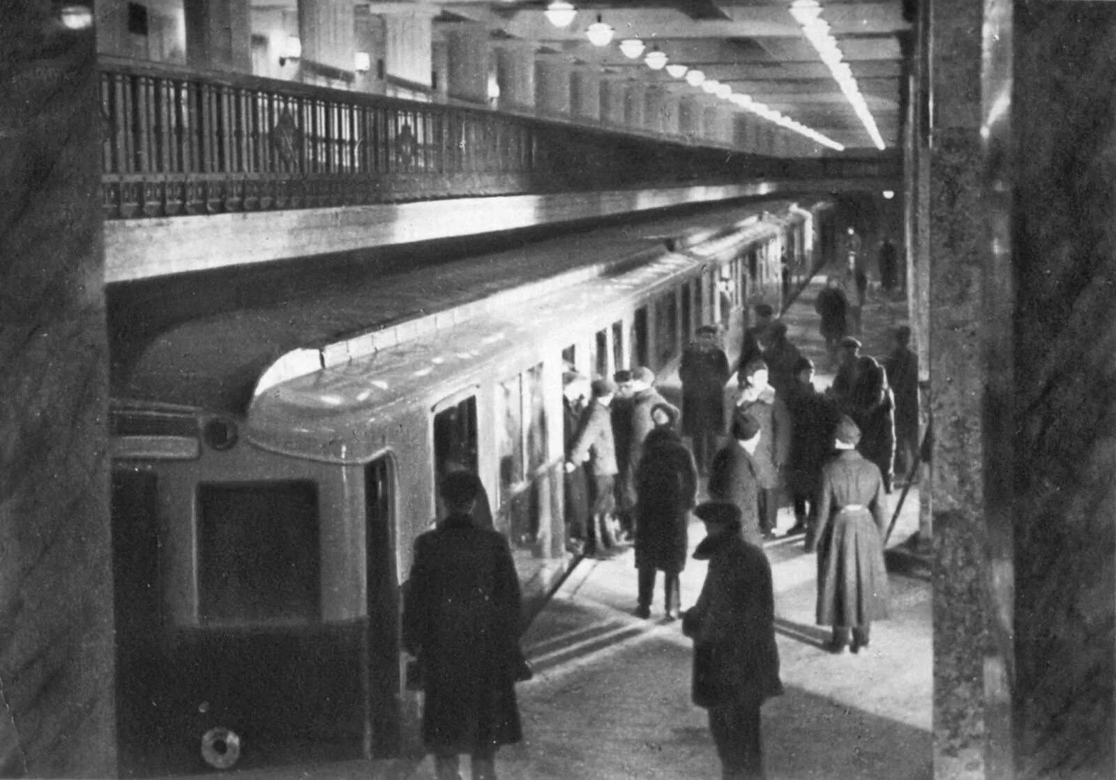 Московское метро в 1935 году. Московский метрополитен (1935 г.. Московский метрополитен 1935 станции. Открытие Московского метрополитена 1935. Первая станция Московского метрополитена 1935.