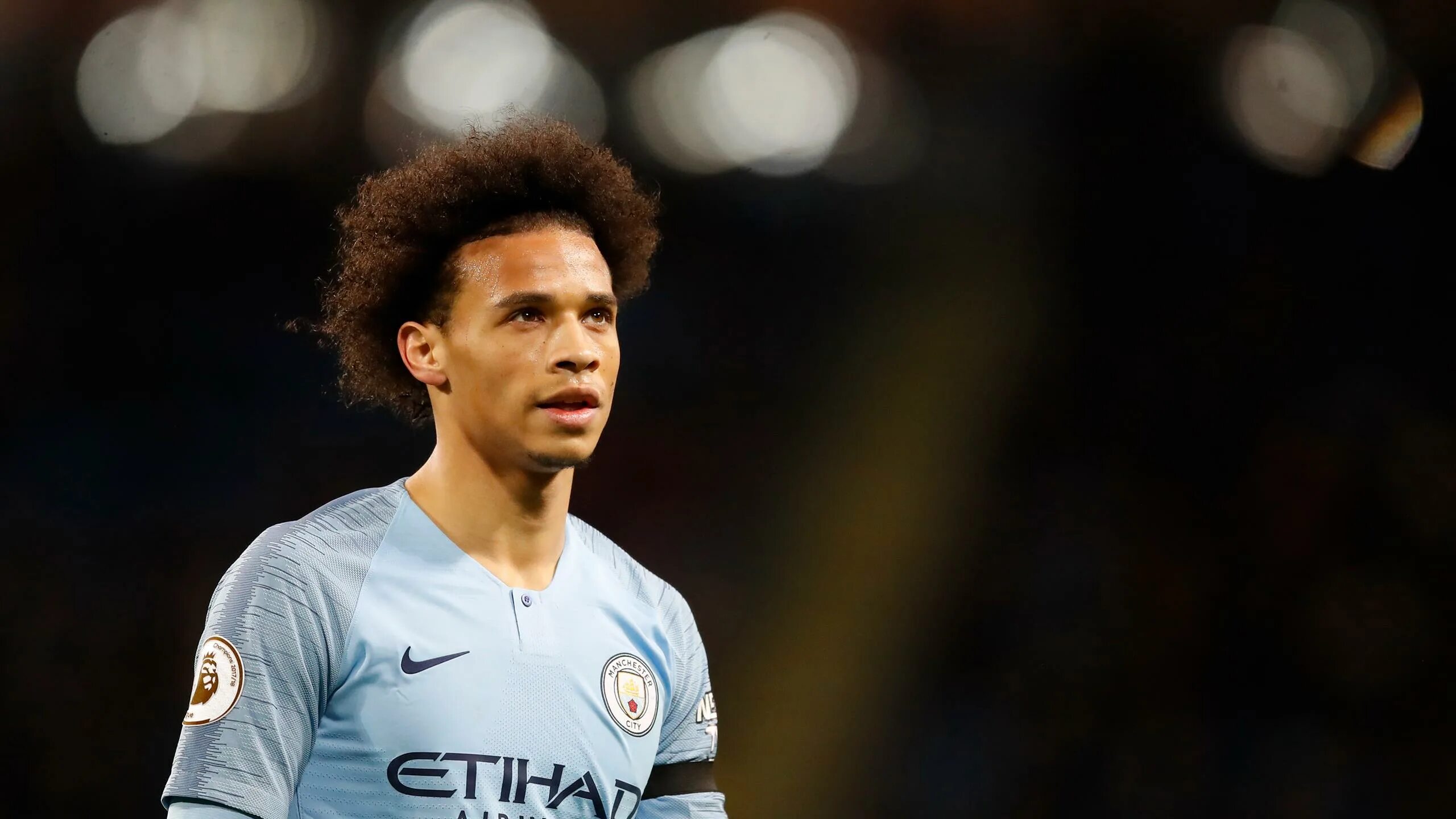 Лерой Сане. Сане футболист Бавария. Лерой Сане обои Бавария. Leroy Sane man City.