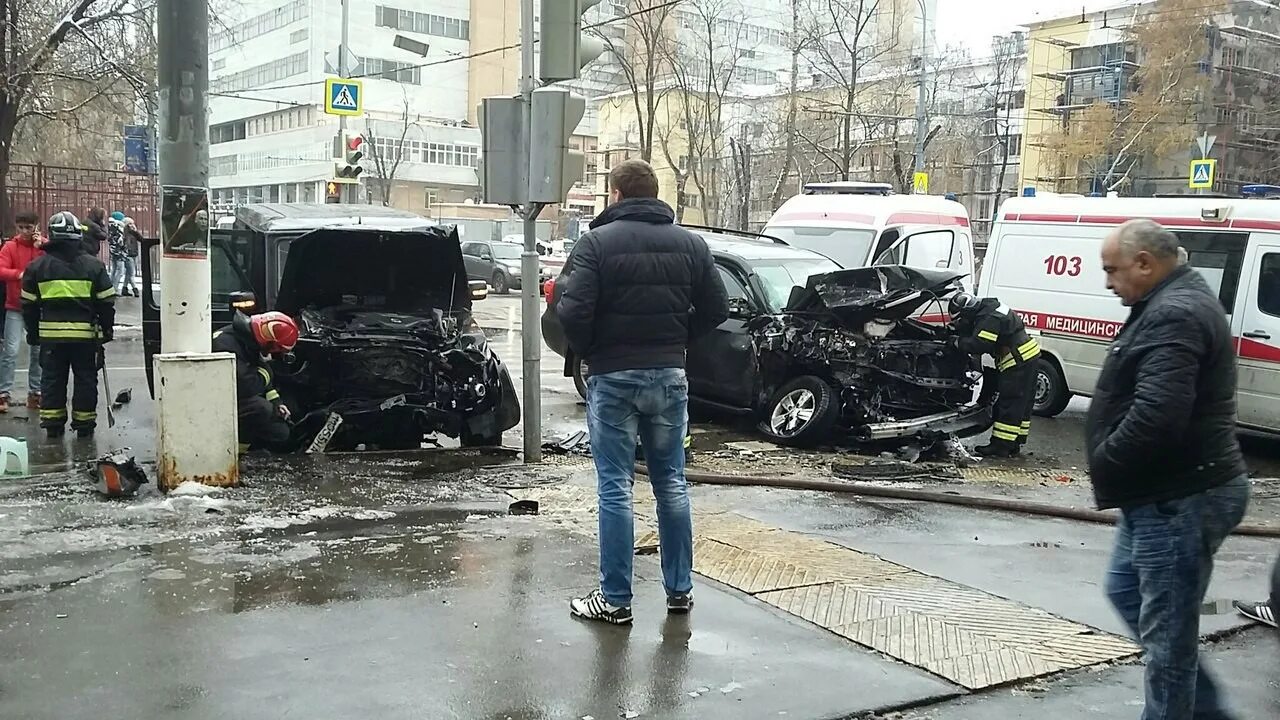 Аварии гелендвагенов. Авария Гелендваген Москва.