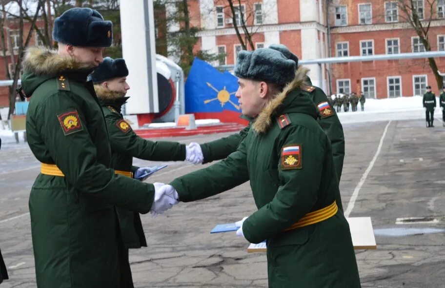 Прапорщиков упразднят. Школа прапорщиков. Школа прапорщиков в барыбино. Выпуск прапорщиков рввдку. Прапорщиков упразднят.