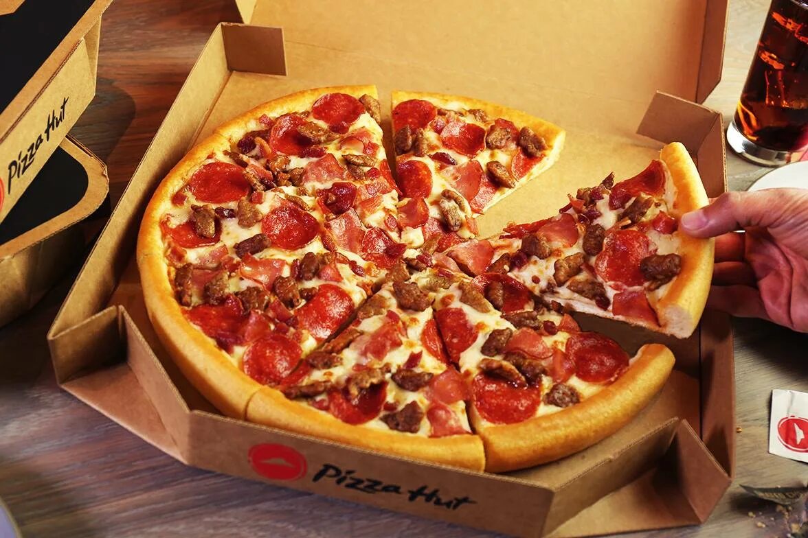 Сделай пицца заказ. Pizza hut пицца. пицца в коробочке. пицца красивая в коробке. пиццы в коробках.