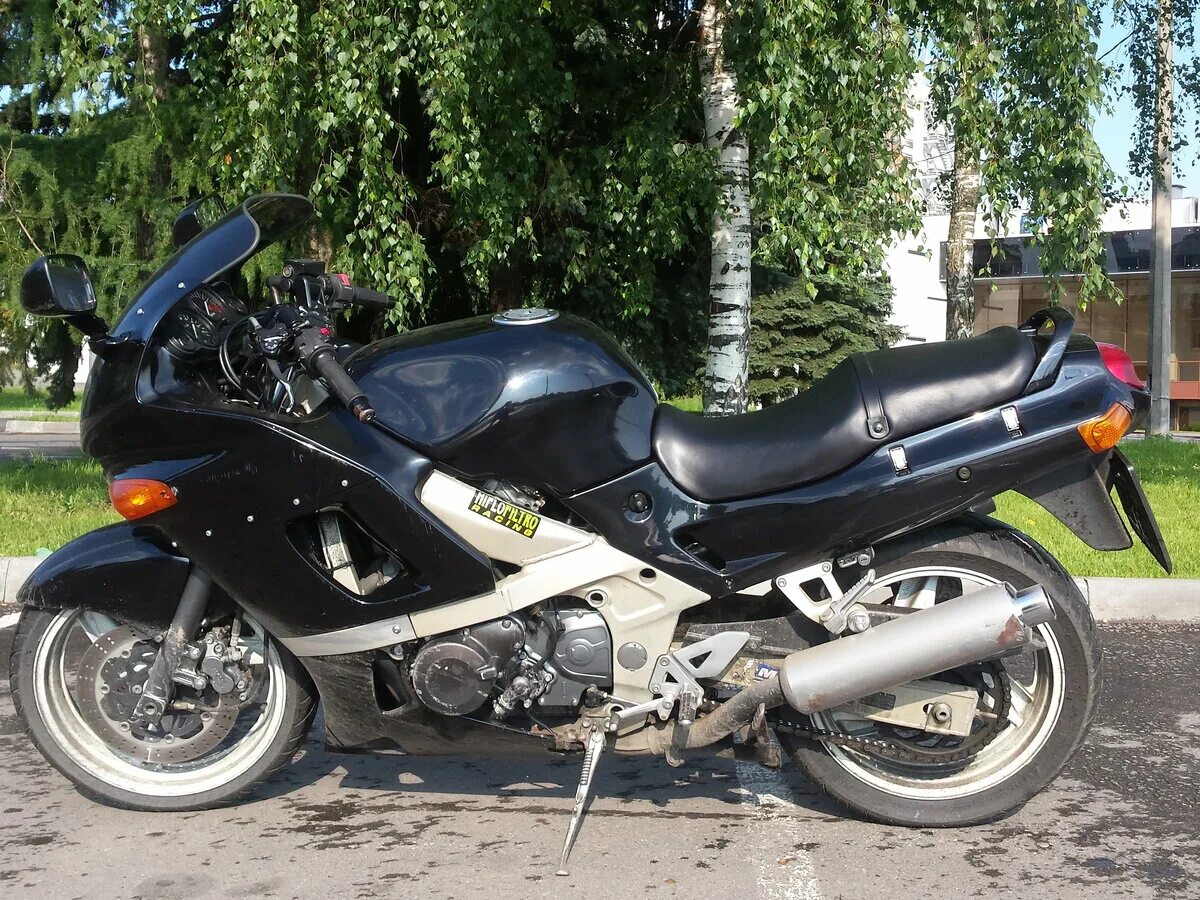 Купить ззр 400. Kawasaki ZZR 400. Kawasaki ZZR 400 2. Кавасаки ZZR 400. Кавасаки ЗЗР 400 черный.