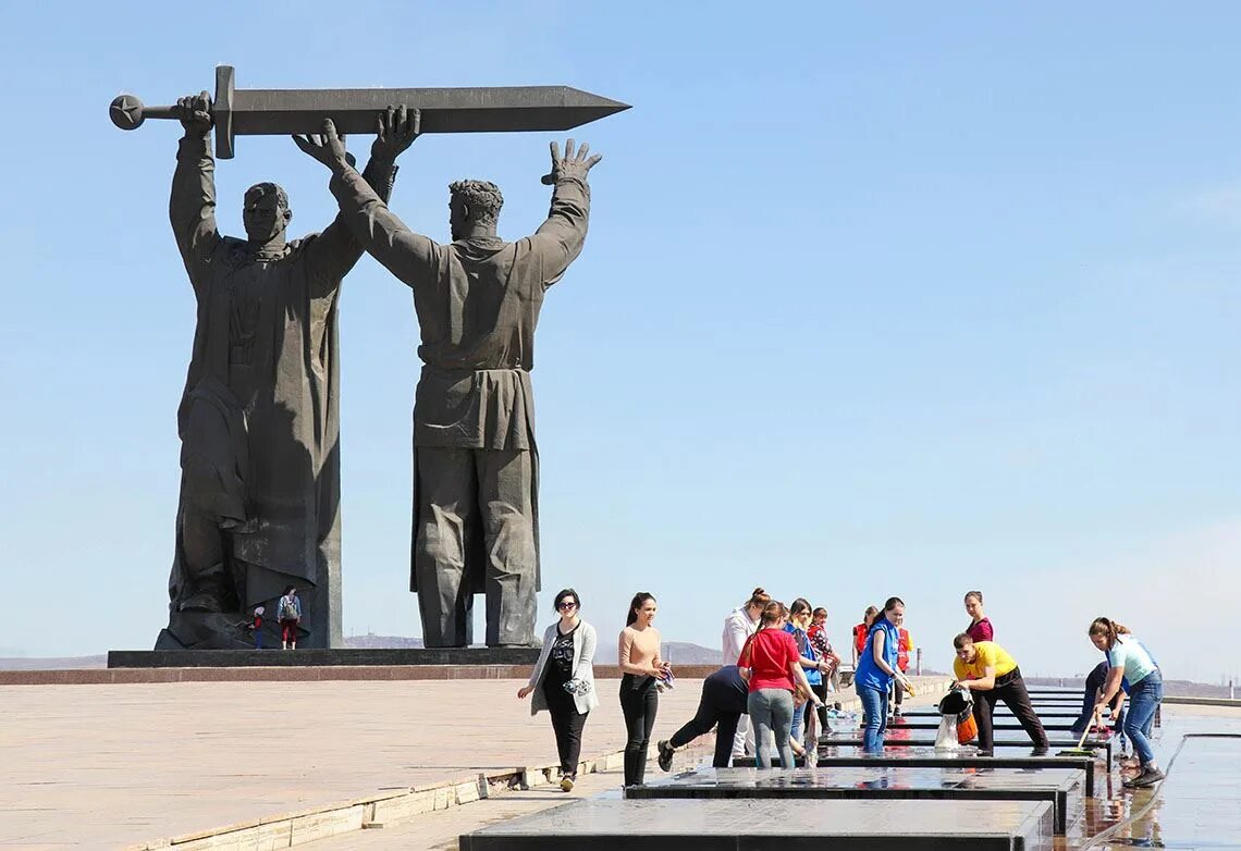 Магнитогорск монумент. Тыл фронту магнитогорск. монумент тыл фронту в магнитогорске. головницкий тыл фронту магнитогорск. памятник «тыл — фронту» в городе магнитогорске..