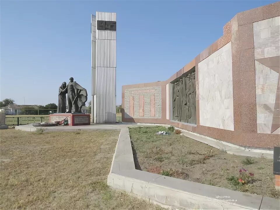 Задоно-кагальницкая. Задоно-кагальницкая ростовская область школа. Памятники ст. Памятники ст. Задоно кагальник.