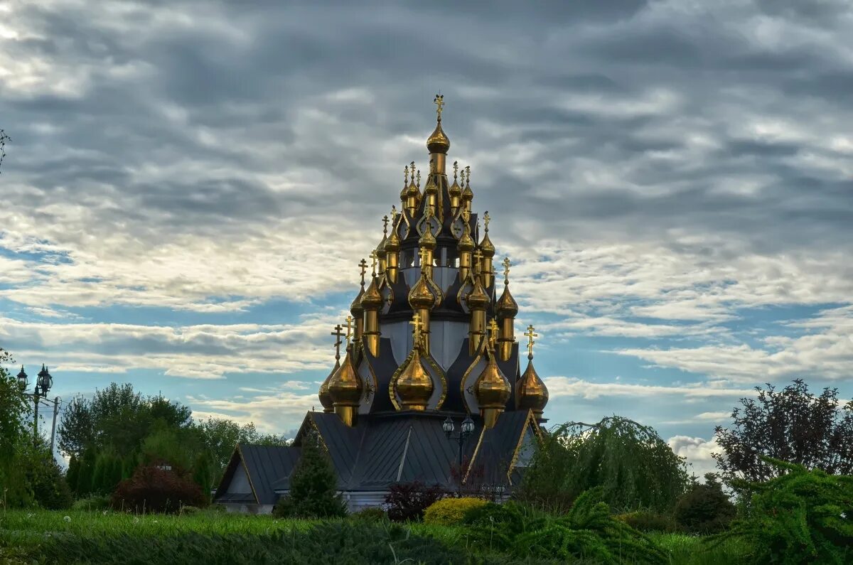 Самые красивые православные. Храм в Волгоградской области с 33 куполами. Храм с 33 куполами город Серафимович в Волгоградской области. Преображенская Церковь женского монастыря Тула. 33 Купола храм в Серафимовиче.