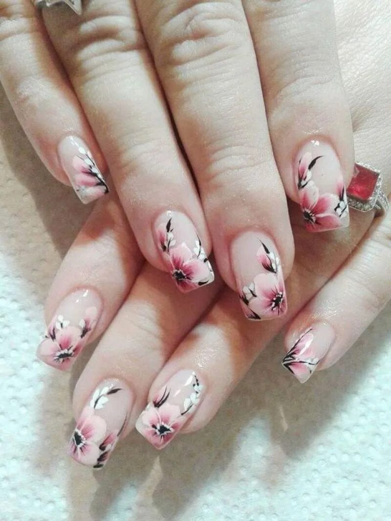 Дизайн ногтей сакура. Цветы на ногтях. Маникюр с цветами. Весенние ногти. Красивые маникур с цветочками.