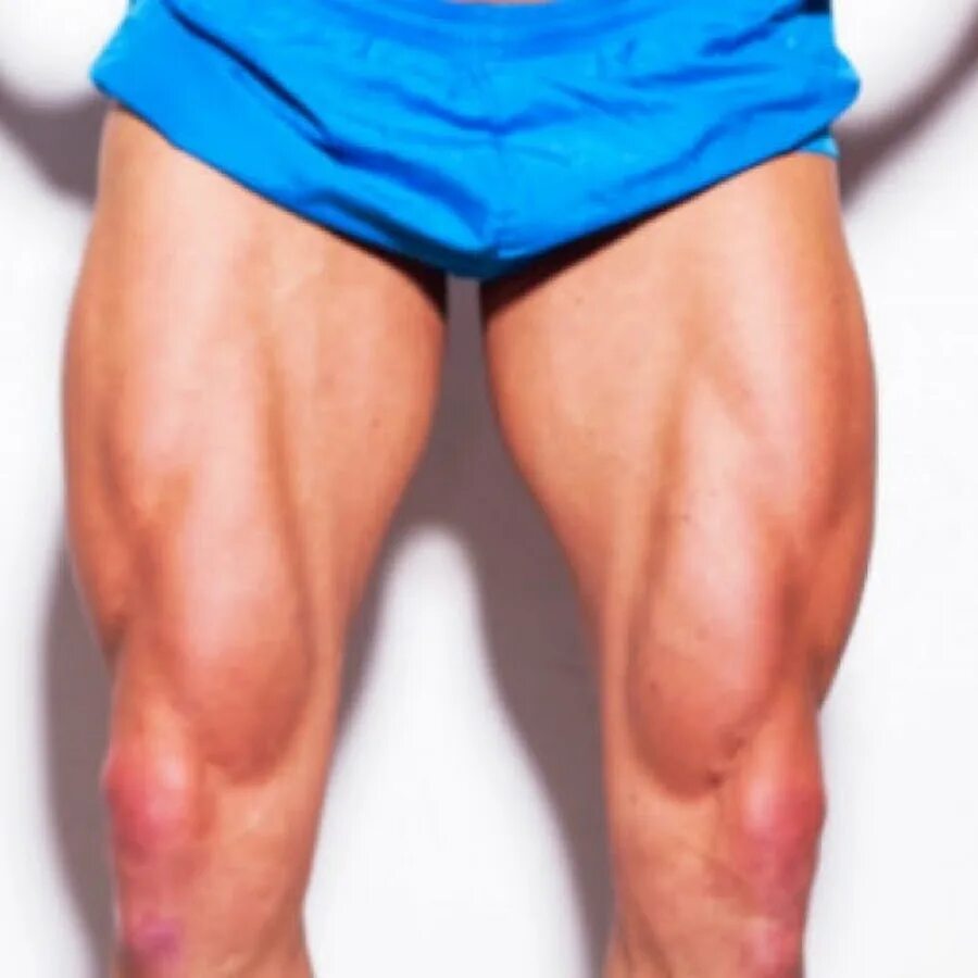 Ляшки мужика. Накаченные ноги. Мышцы ног мужчины. Сильные мышцы ног. Накачанные мужские ноги.