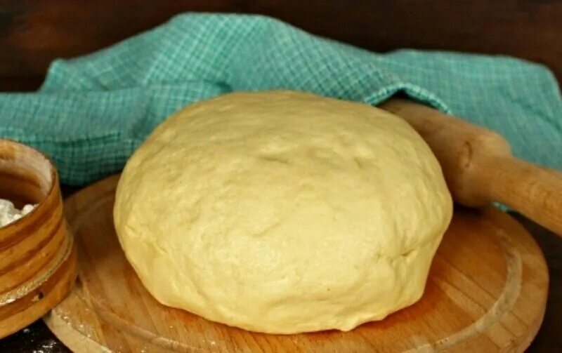 Курник тесто. Тесто для курника. тесто на сметане. сдобное тесто для курника. дрожжевое тесто для курника.
