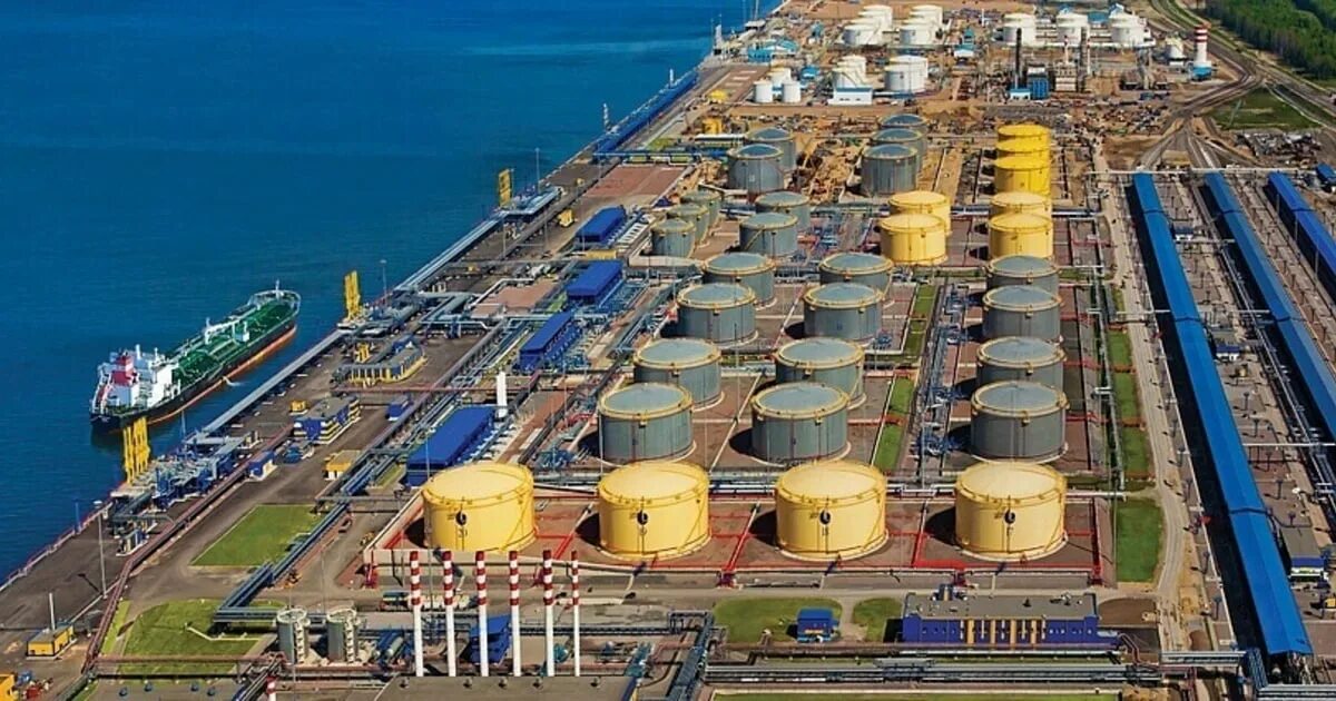 Санкт петербургский нефтеналивной порт. Усть луга gunvor. Нефтеналивной порт усть-луга. Танкер нефтеналивной причал туапсе. Приморске.