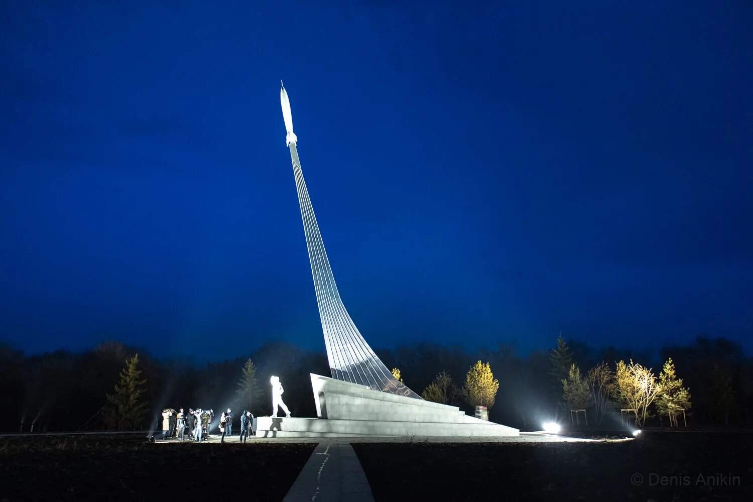 Место приземления гагарина в энгельсе. Парка покорителей космоса Саратов. Парк покорителей космоса Саратов Гагарин. Парк Юрия Гагарина Саратов. Парк покорителей космоса в Энгельсе.