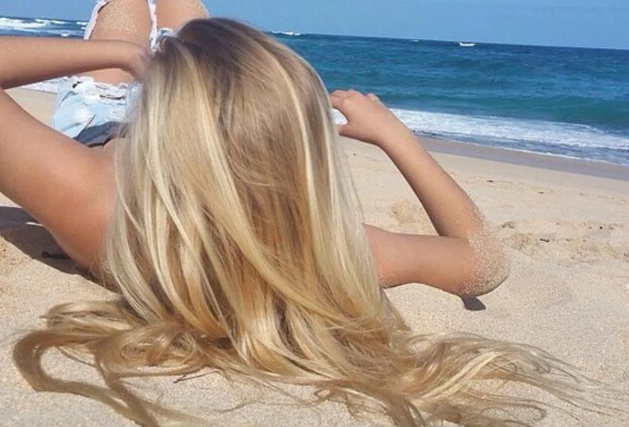 Пляжный блонд. Красивые блондинки на пляже. Длинноволосая блондинка. Фото светлых девушек.