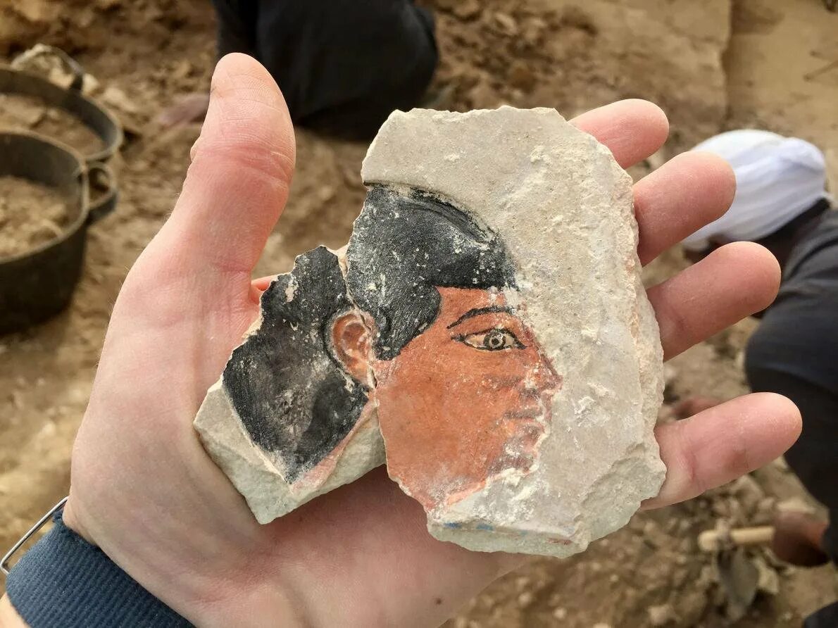 Археологи в деле. Археологические раскопки. археолог. исторические находки археологов.