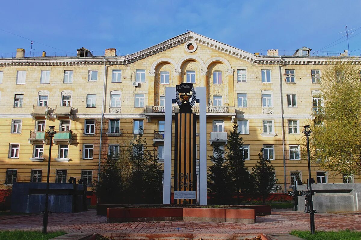 Сайт звезда новосибирск. Мемориальный комплекс звезда Новосибирск. Улица Сибиряков Гвардейцев мемориальный комплекс звезда.