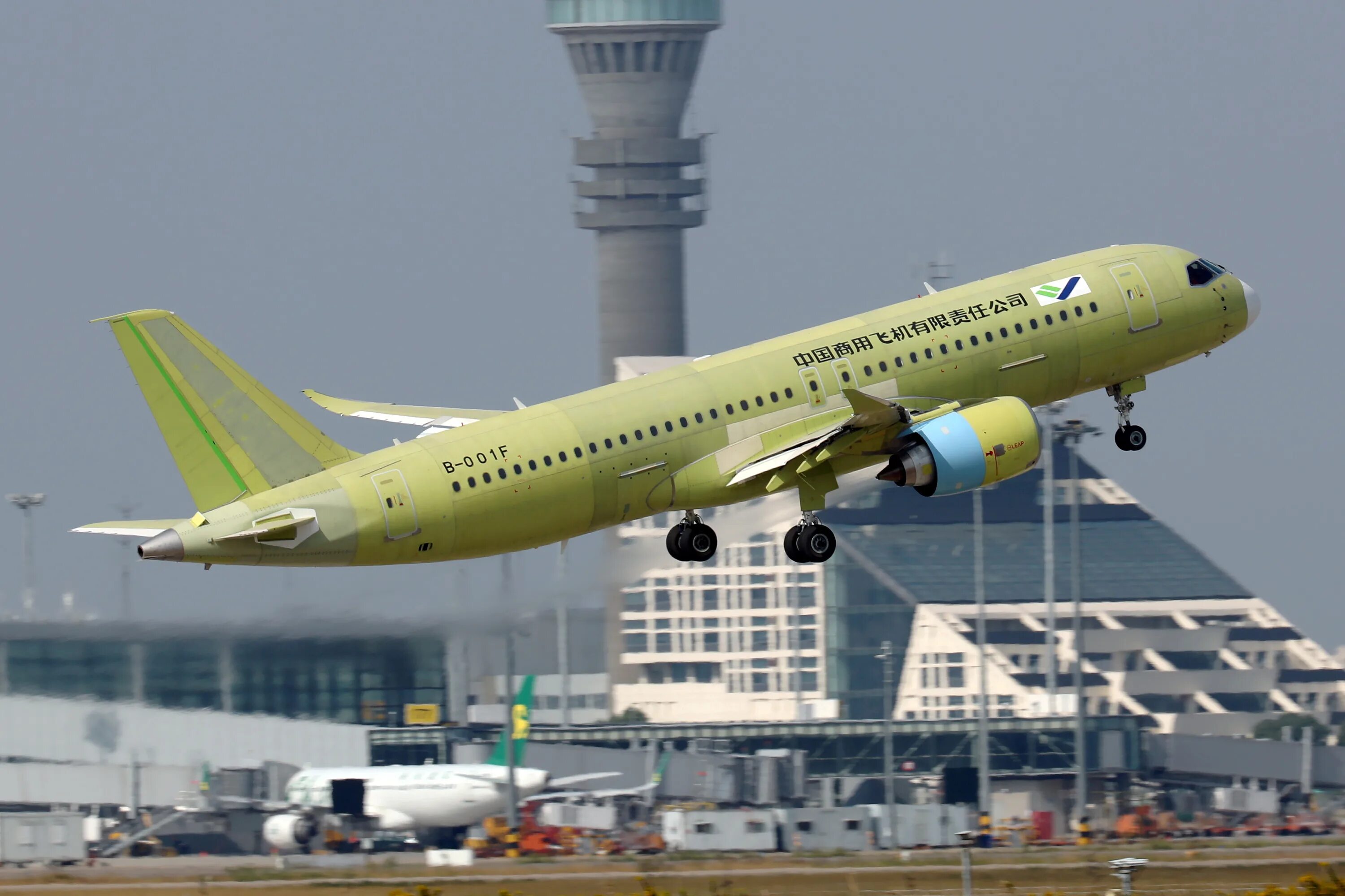 Авиарейсы в китай. C919 пассажирский самолёт. Comac c919. Comac 919. Китайский пассажирский самолет с919.