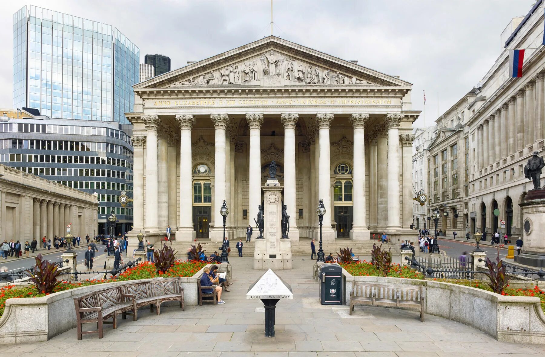 Фондовая биржа это простыми словами. Фондовая биржа нью-йорка. Банк фондовой биржи. Королевская биржа (the royal exchange. Банк фондовой биржи.