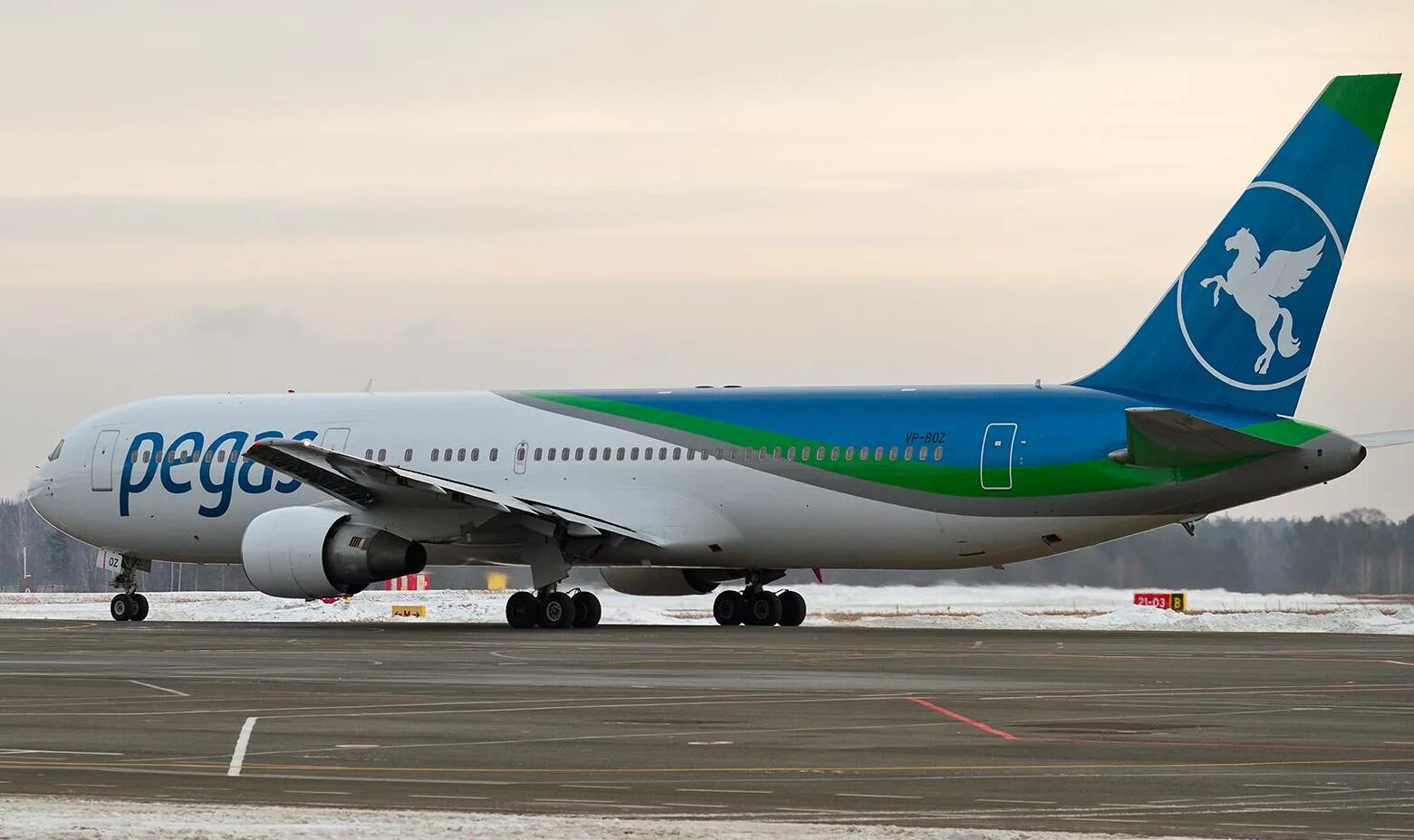 Авиакомпания пегас флай сайт. Боинг 767 икар. пегас флай 737-900. ikar airlines авиакомпания boeing 777. боинг 777 икар пхукет.