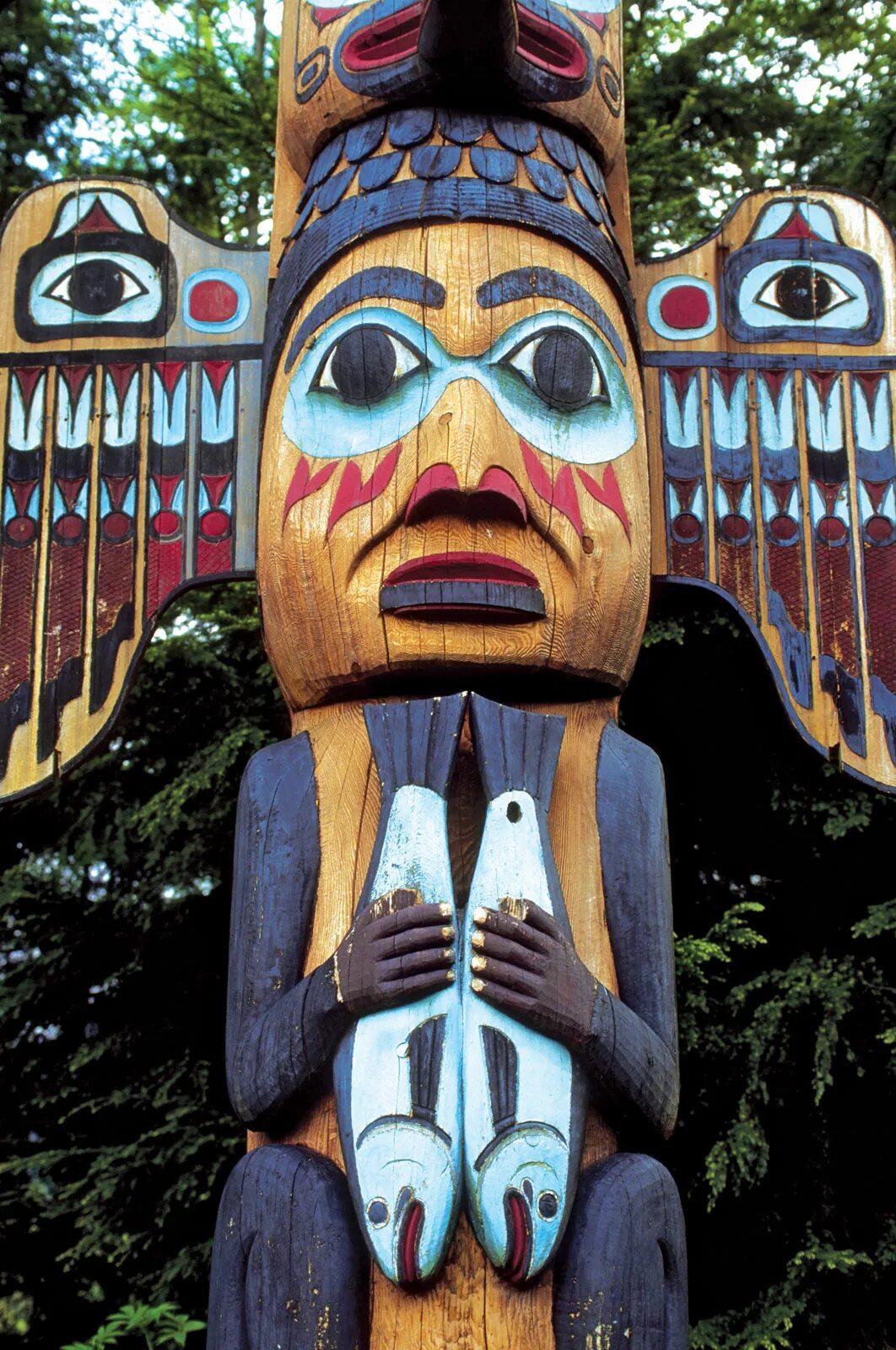 Тотемизм в современном мире. Тотемы индейцев северной америки. Тотемные столбы индейцев северной америки. Тотемные столбы тлинкитов. Тотемизм в современном мире.