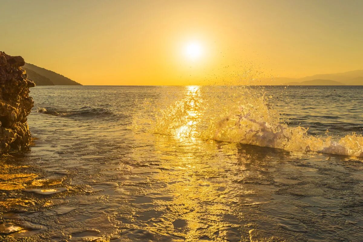 Рассвет на море. Утреннее море. Солнце над морем. Море солнце рассвет.