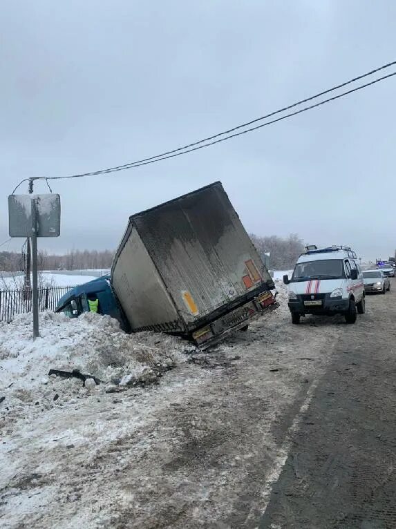 М5 сызрань сейчас. ДТП на трассе м5 в Самарской области. Авария в Самарской области сегодня на трассе м5. Трасса м5 аварии Самара.