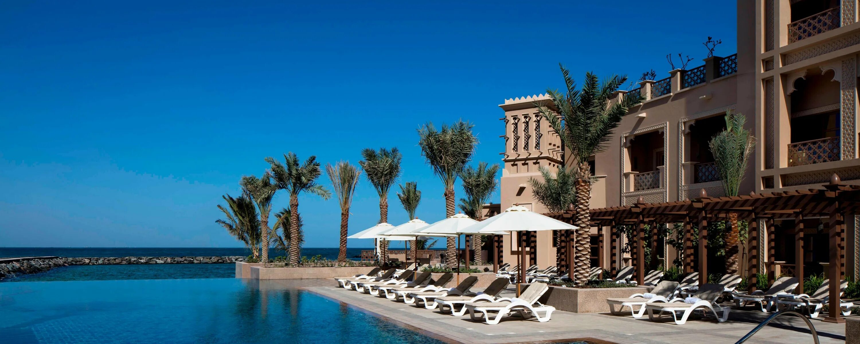 Шератон спа шарджа. Отель Шератон Шарджа. Sheraton Sharjah Beach Resort Spa 5. Шарджа отель Шератон 5. Шератон Аджман.