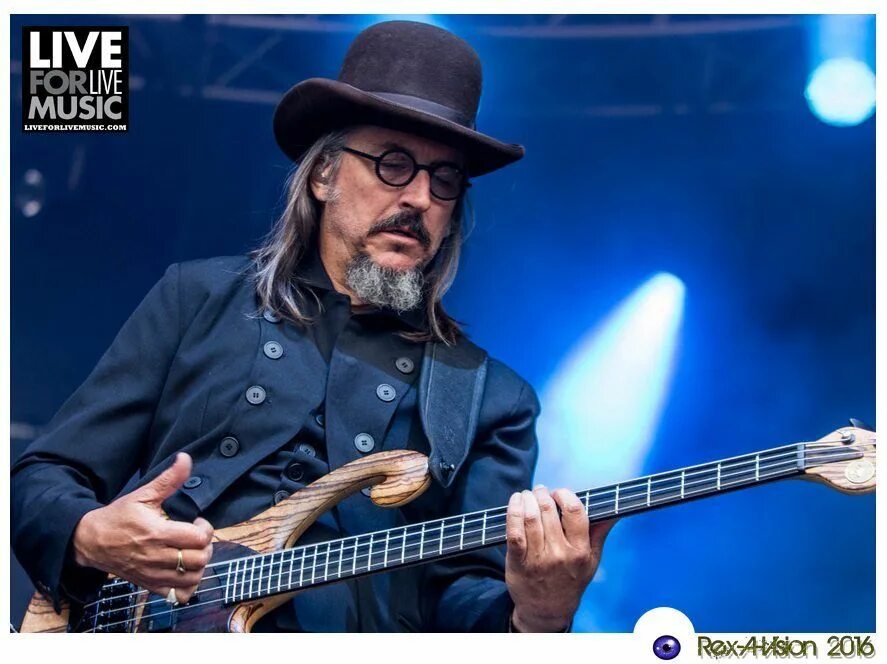 Лес Клейпул Primus. Лес Клейпул в молодости. Primus вокалист — les Claypool. Лес Клейпул Bass. Les claypool s